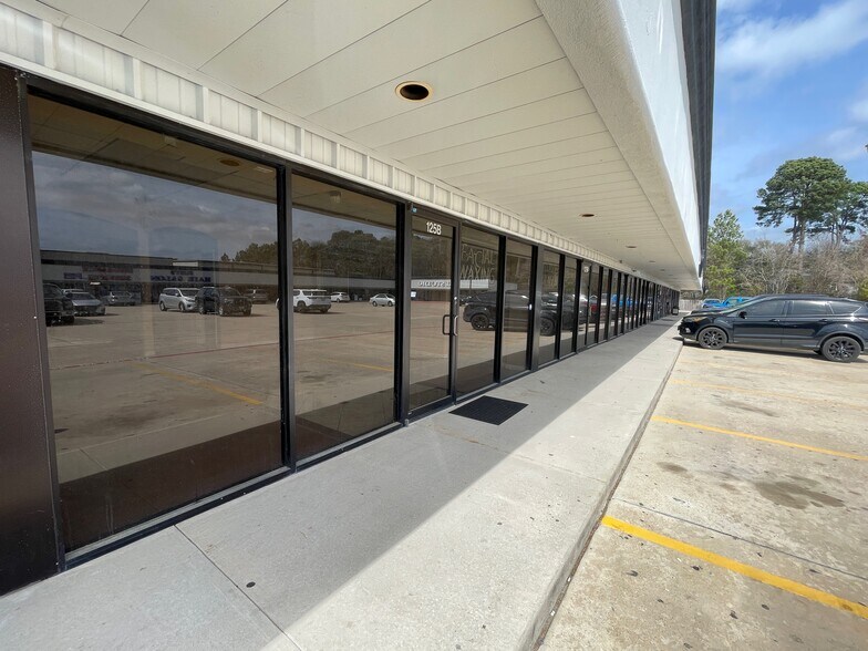 More Photos Of 701 E Main St, Tomball Storefront For Lease