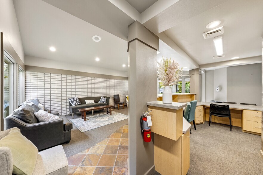 More Photos Of 537 Murphy Rd, Medford Medical For Lease