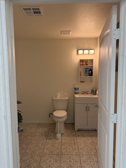 More Photos Of 10812 N Cave Creek Rd, Phoenix Storefront For Lease