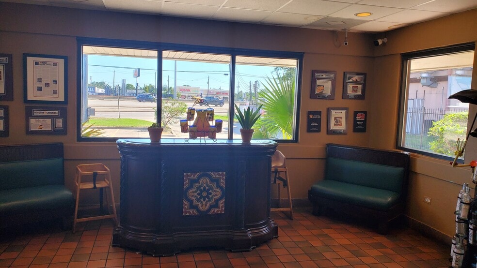 More Photos Of 9902 Gulf Fwy, Houston Restaurant For Sale
