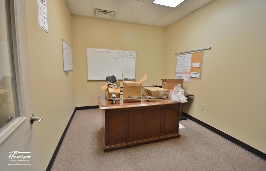 More Photos Of 4820 Commercial Dr, Huntsville Warehouse For Sale
