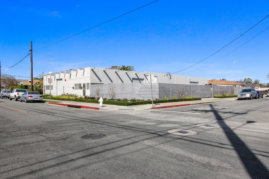 Primary Photo Of 915 E Washington Ave, Santa Ana Warehouse For Lease