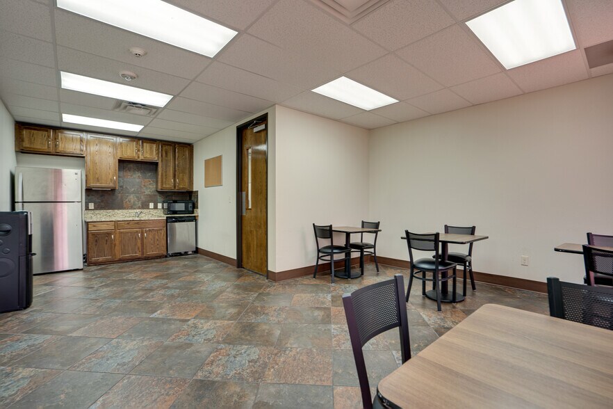 More Photos Of 8855 N Stemmons Fwy, Dallas Office For Sale