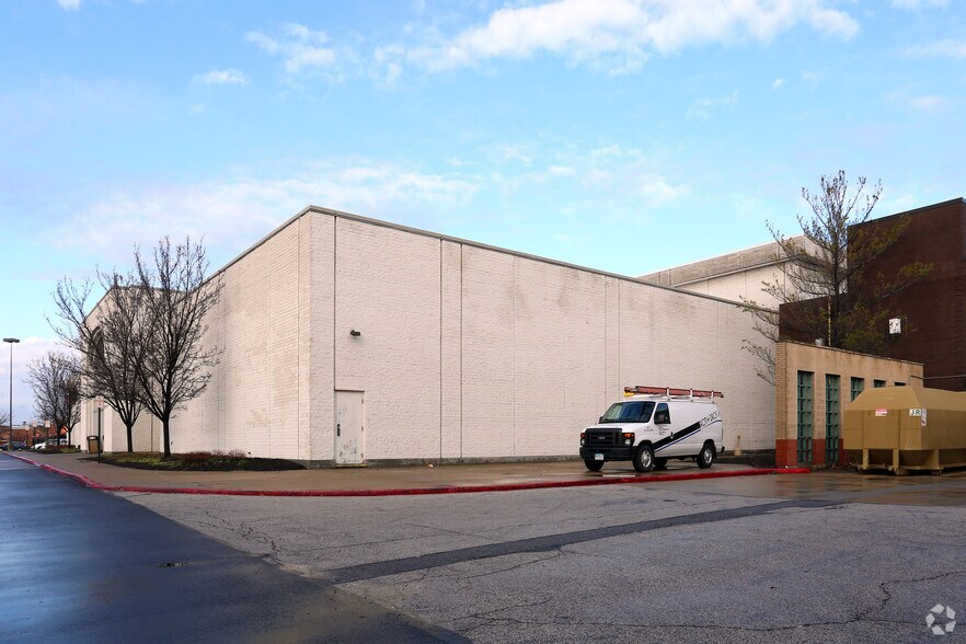 More Photos Of 25801 Brookpark Rd, North Olmsted Department Store For Sale