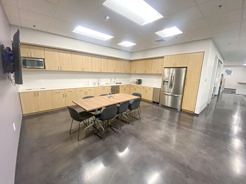 More Photos Of 2550 W Tyvola Rd, Charlotte Office For Lease