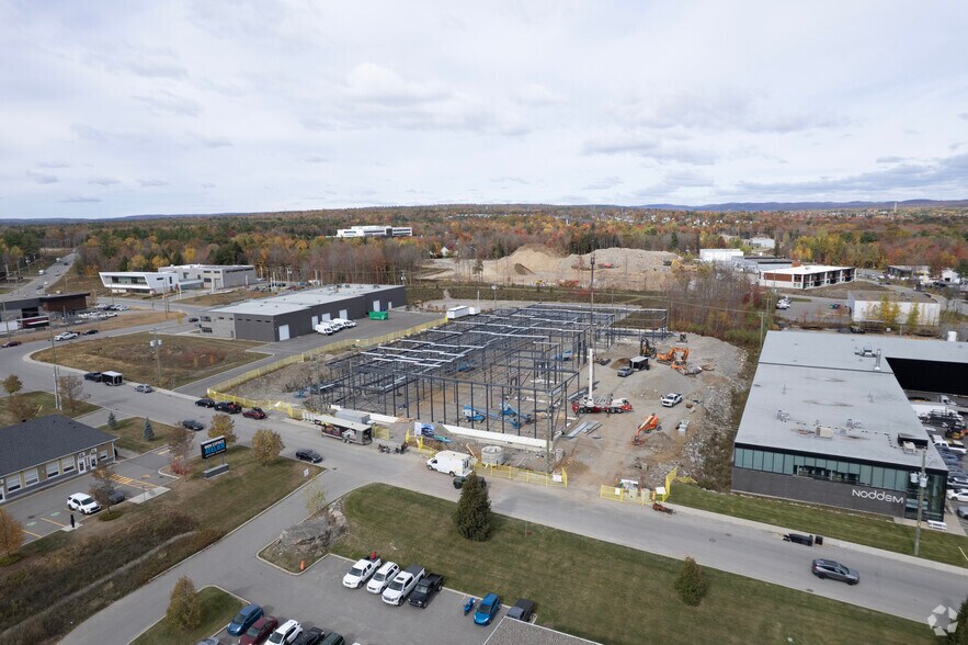 More Photos Of 20 Rue Claude-Audy, Saint-jerome Distribution For Lease