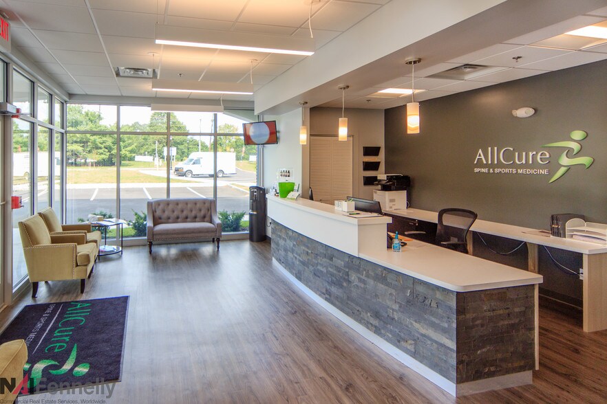 More Photos Of 100 Cabot Dr, Hamilton Medical For Lease