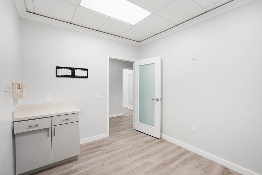 More Photos Of 550 Heights Blvd, Houston Freestanding For Lease