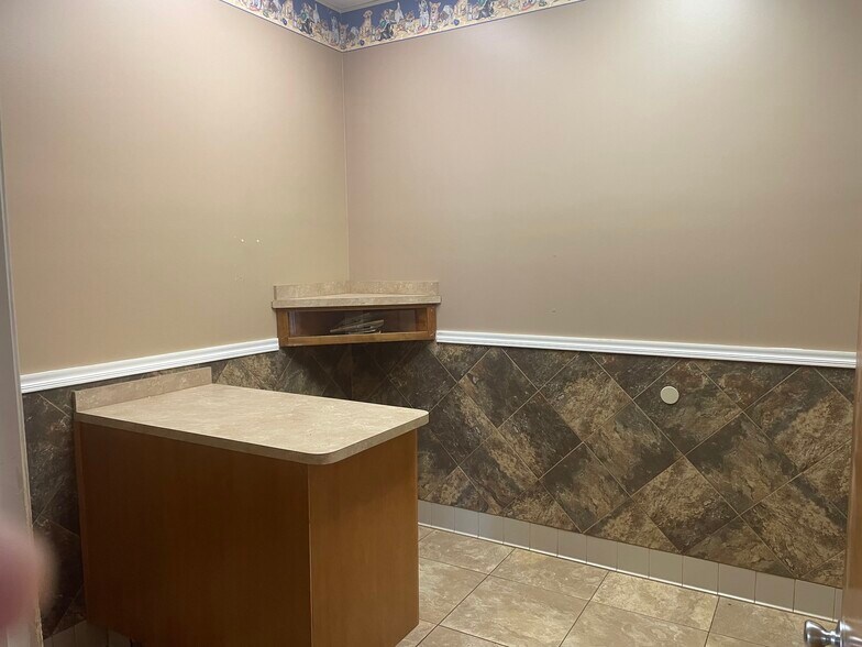 More Photos Of 75 Schillinger Rd S, Mobile General Retail For Lease