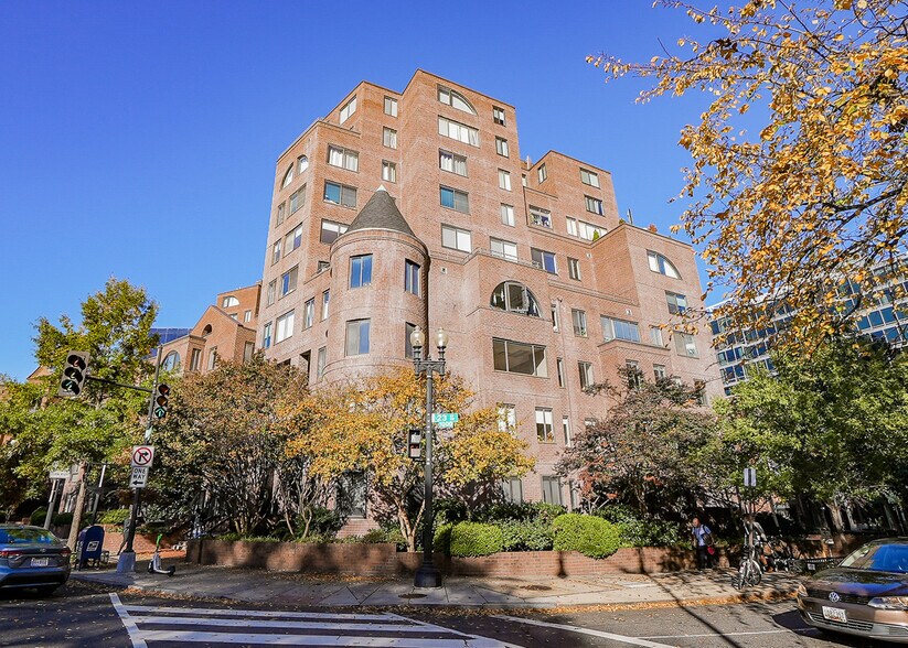 More Photos Of 3 Washington Cir NW, Washington Medical For Sale