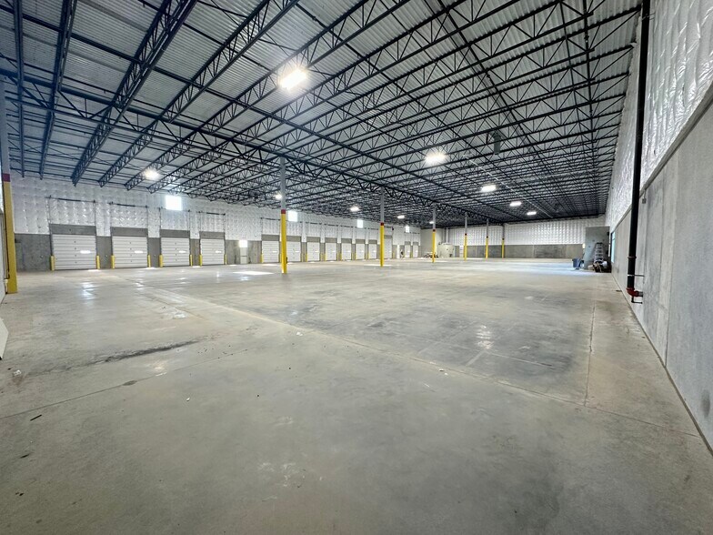 More Photos Of 22810 Quicksilver Dr, Sterling Distribution For Lease