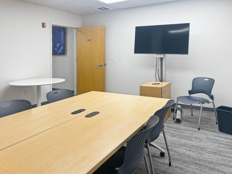 More Photos Of 300 Interstate Corporate Cent, Williston Coworking Space