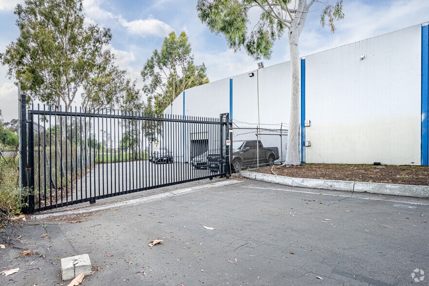 More Photos Of 5625 E Firestone Blvd, South Gate Warehouse For Lease