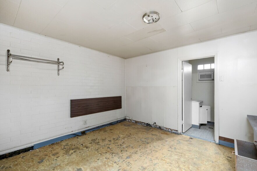 More Photos Of 1521 1st Ave NW, Great Falls Hotel For Sale