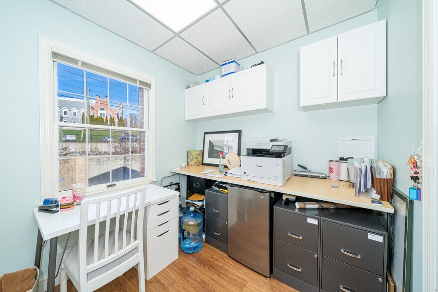 More Photos Of 39-51 Pine St, New Canaan Medical For Sale