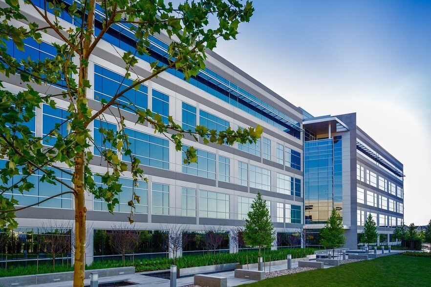 More Photos Of 10720 W Sam Houston Pky N, Houston Office For Lease