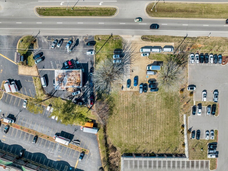 More Photos Of 1210 Nashville Hwy, Columbia Storefront Retail Office For Sale