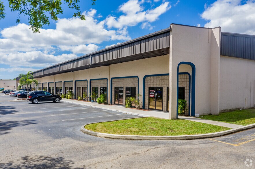 Primary Photo Of 12165 Metro Pky, Fort Myers Light Manufacturing For Sale
