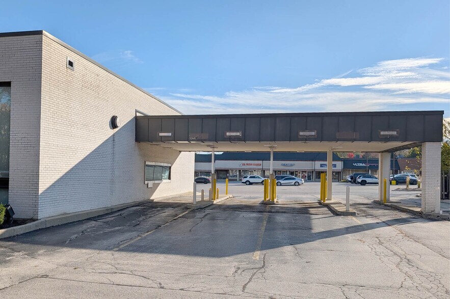 More Photos Of 151 E Irving Park Rd, Streamwood Bank For Lease