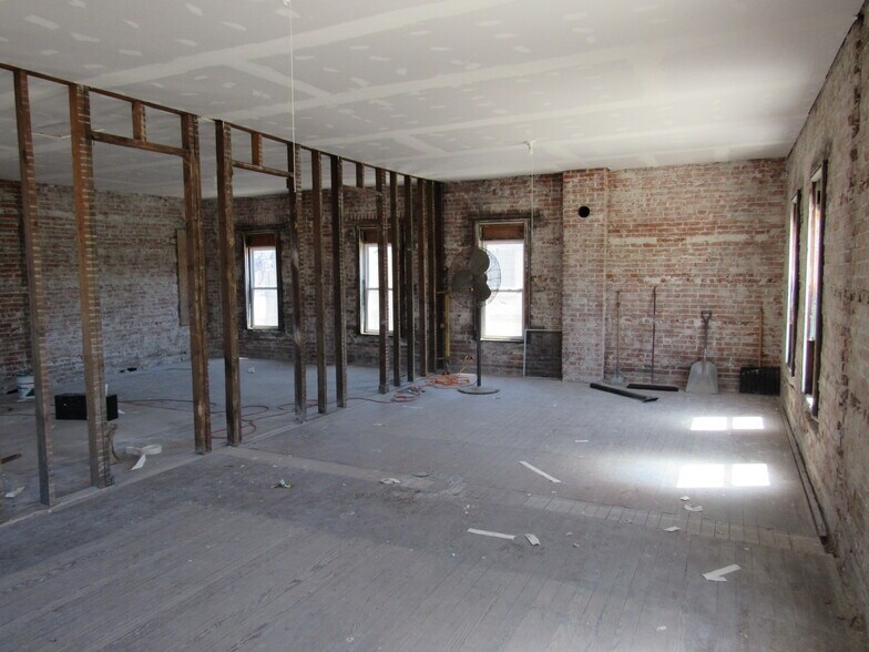 More Photos Of 1850 E Broadway, Alton Office Residential For Sale