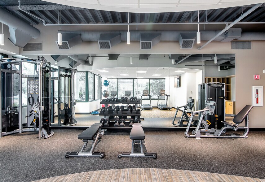 More Photos Of 3600 Mansell Rd, Alpharetta Office For Lease