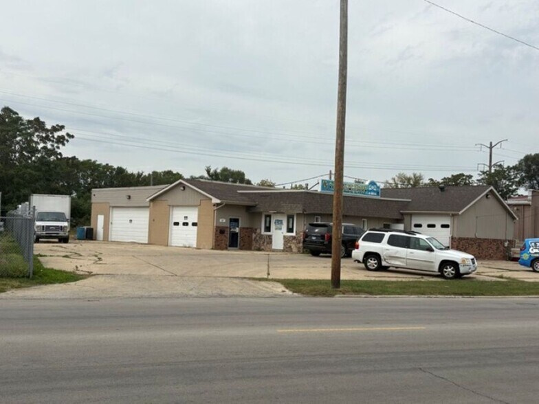 Primary Photo Of 327 S Schuyler Ave, Bradley Warehouse For Sale