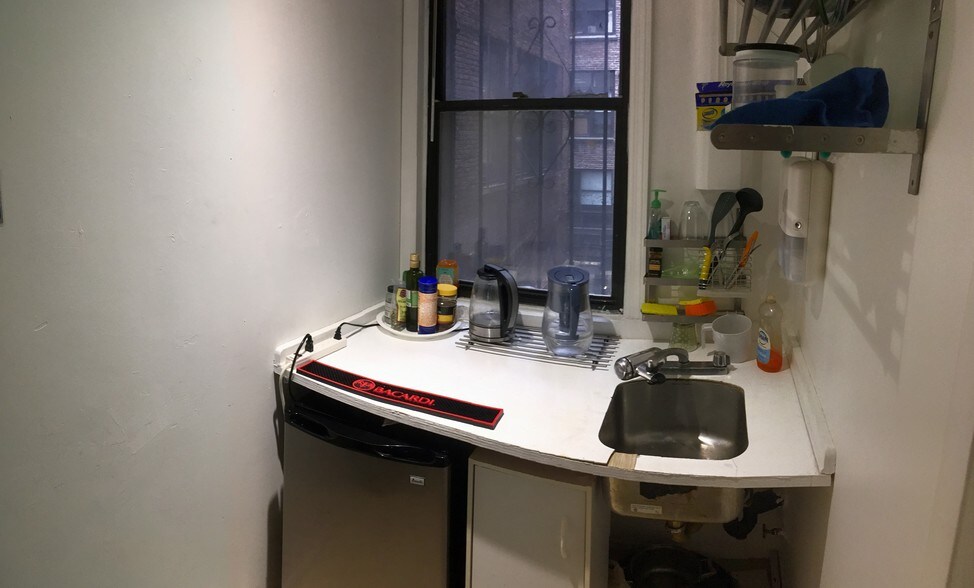 More Photos Of 41 W 36th St, New York Office For Sale