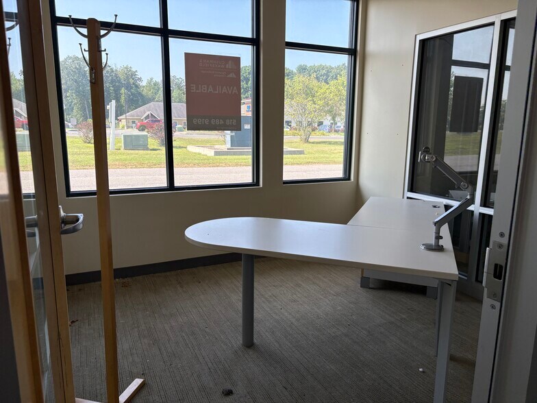 More Photos Of 11 Vista Blvd, Slingerlands Bank For Lease
