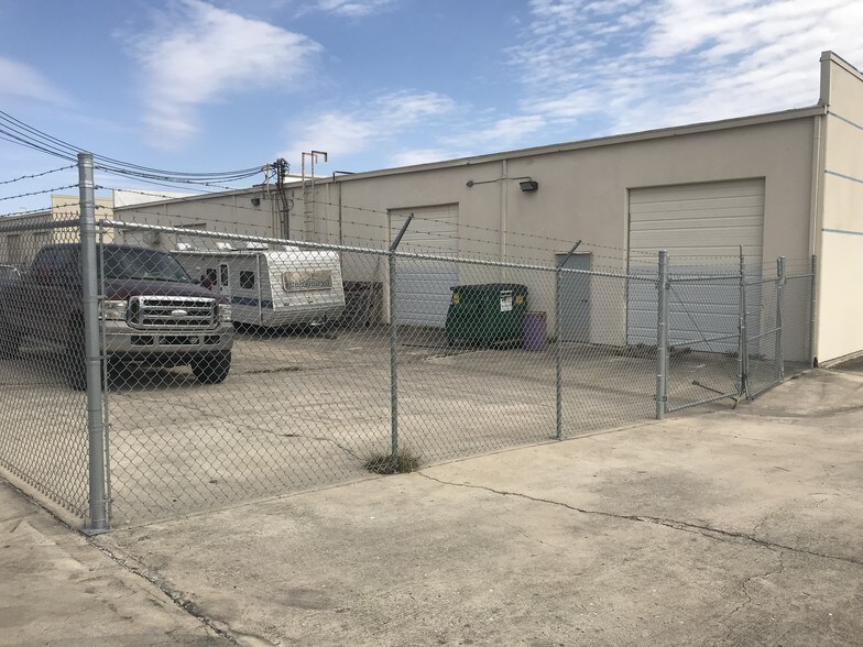More Photos Of 12903-12907 Agency Dr, San Antonio Warehouse For Lease
