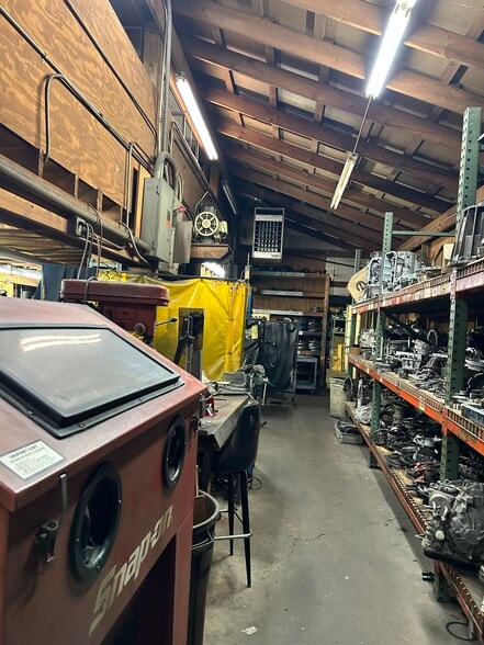 More Photos Of 2547 Valley St, Dayton Auto Repair For Sale
