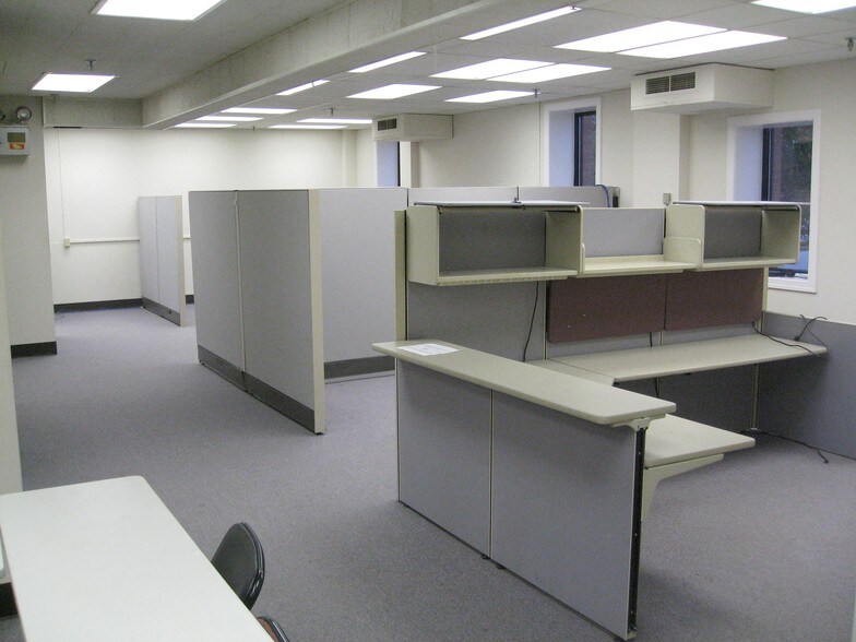 More Photos Of 301 Greystone Blvd, Columbia Manufacturing For Lease