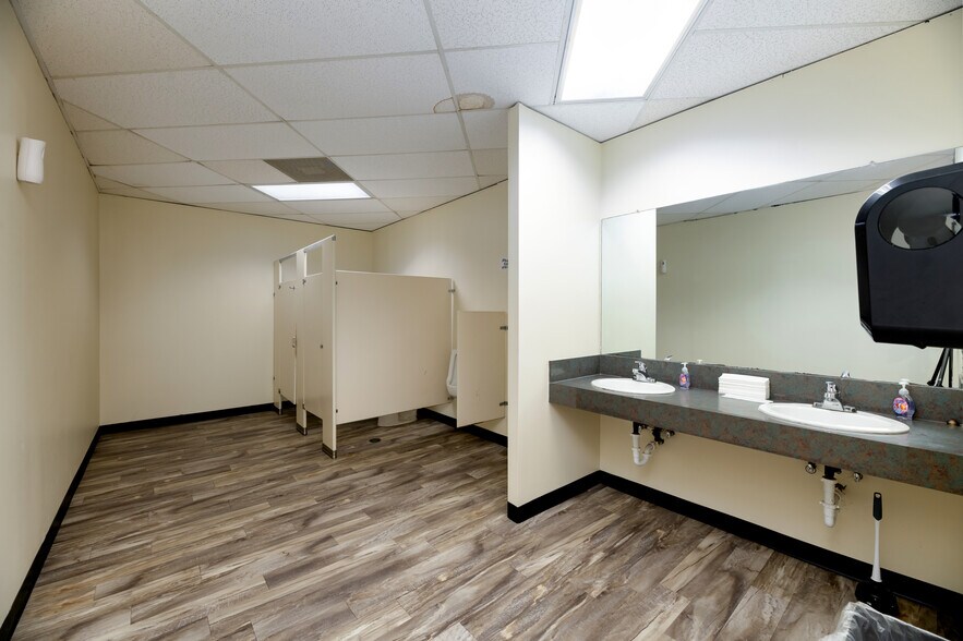 More Photos Of 1610 Corporate Ct, Irving Office For Lease