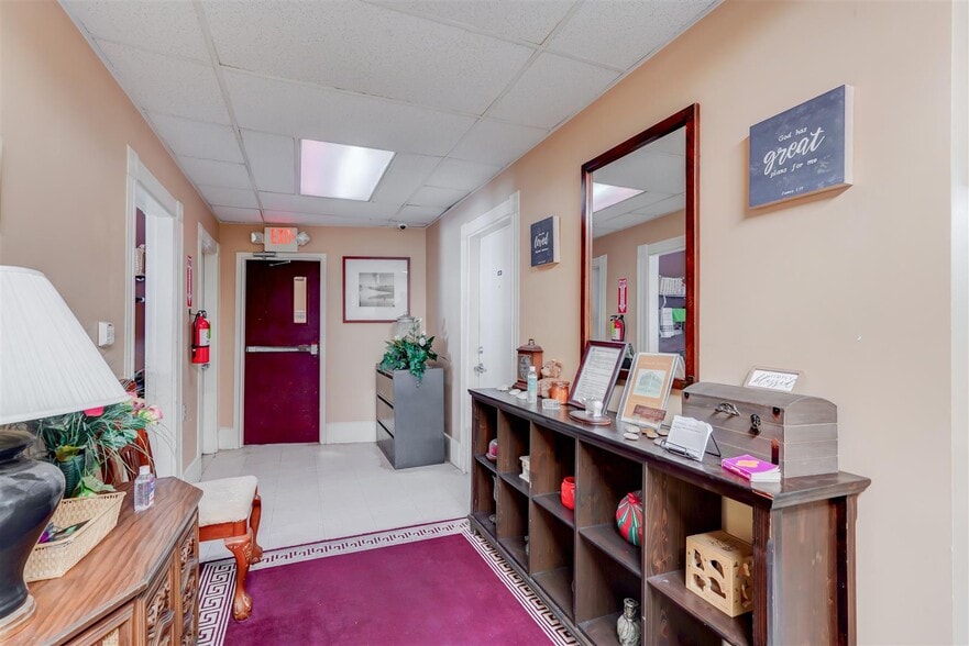 More Photos Of Londale Hotel, Houston Specialty For Sale