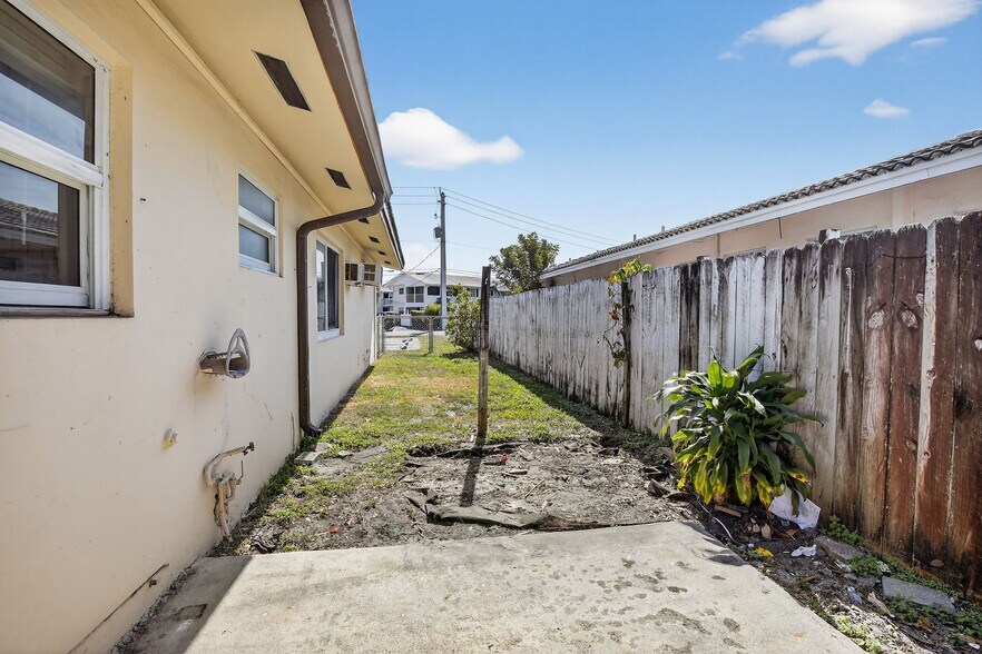 More Photos Of 4825 NE 23rd Ave, Fort Lauderdale Apartments For Sale