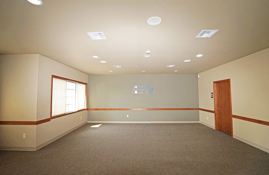More Photos Of 1607 Creekside Loop, Yakima Medical For Lease
