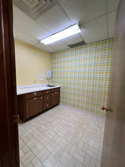 More Photos Of 21245 Lorain Rd, Fairview Park Medical For Lease
