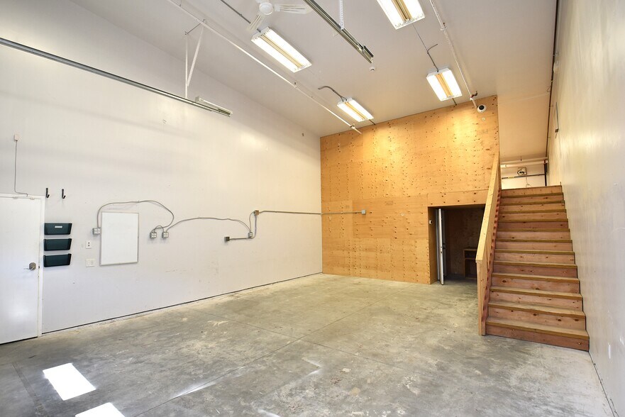 More Photos Of 9903 209 St NW, Edmonton Warehouse For Sale