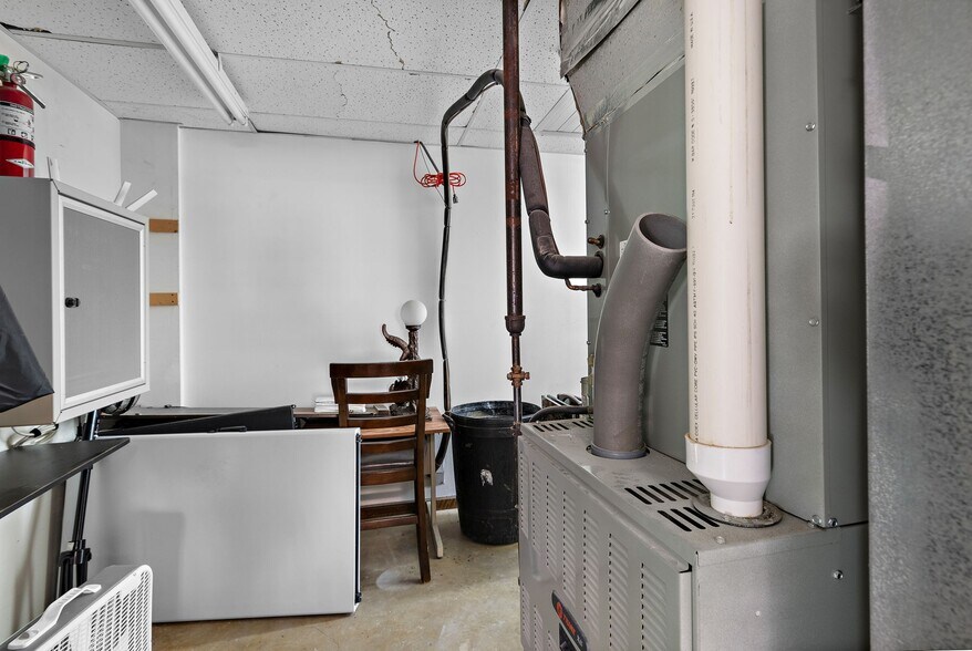 More Photos Of 121 N Folger St, Carrollton Office For Sale