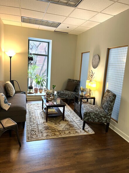 More Photos Of 650 N Dearborn St, Chicago Office For Lease