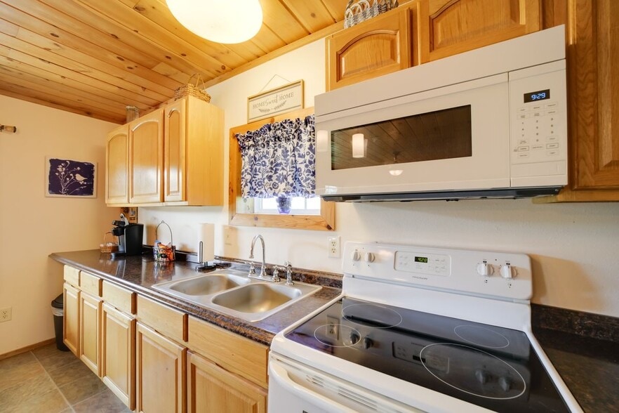 More Photos Of 104 Circle Rd, Newport Manufactured Housing Mobile Home Park For Sale
