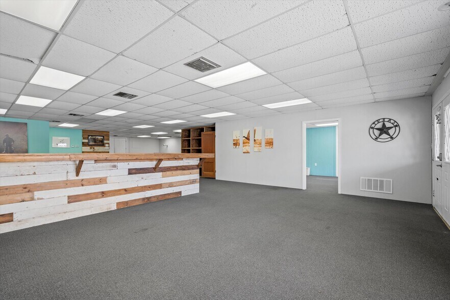 More Photos Of 203 N Spring St, Grand Saline Office For Sale