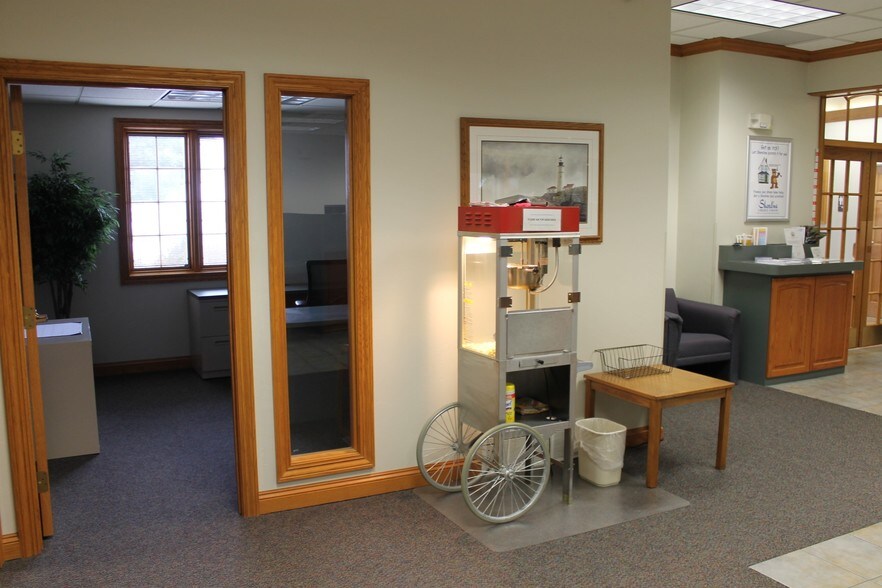 More Photos Of 2848 Memorial Dr, Two Rivers Medical For Lease