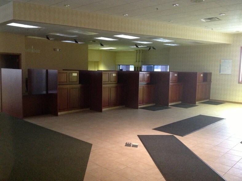 More Photos Of 2429 Randall Rd, Carpentersville Storefront Retail Office For Lease