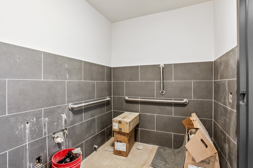 More Photos Of 405 S Pierce Ave, Louisville Warehouse For Lease