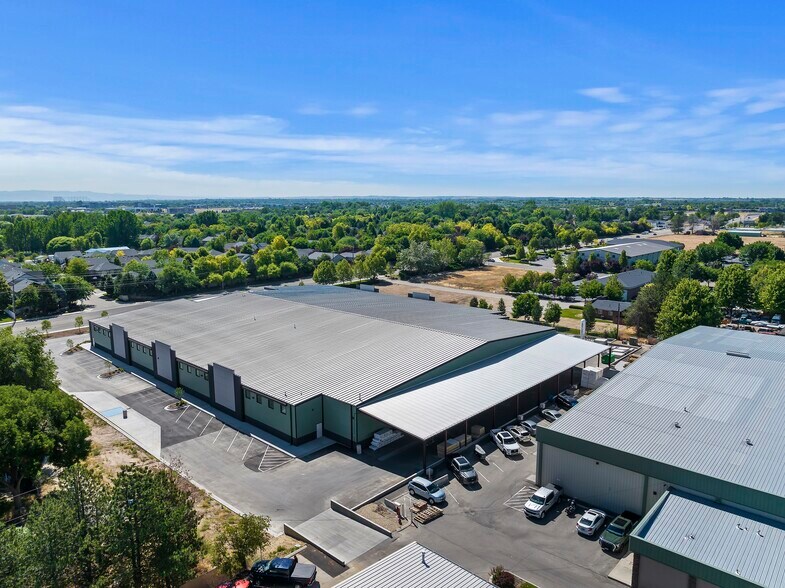 More Photos Of 335 S Locust Grove Rd, Meridian Manufacturing For Sale