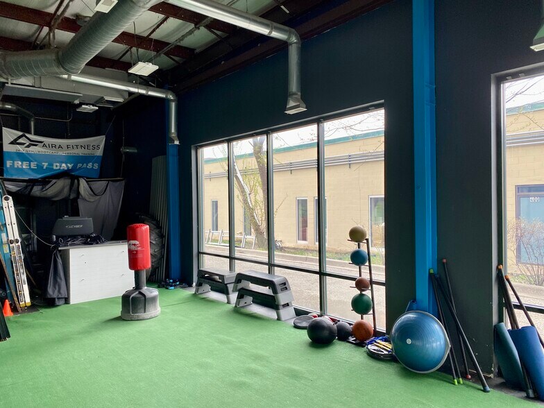 More Photos Of 366-380 Bank Dr, Mchenry Restaurant For Lease