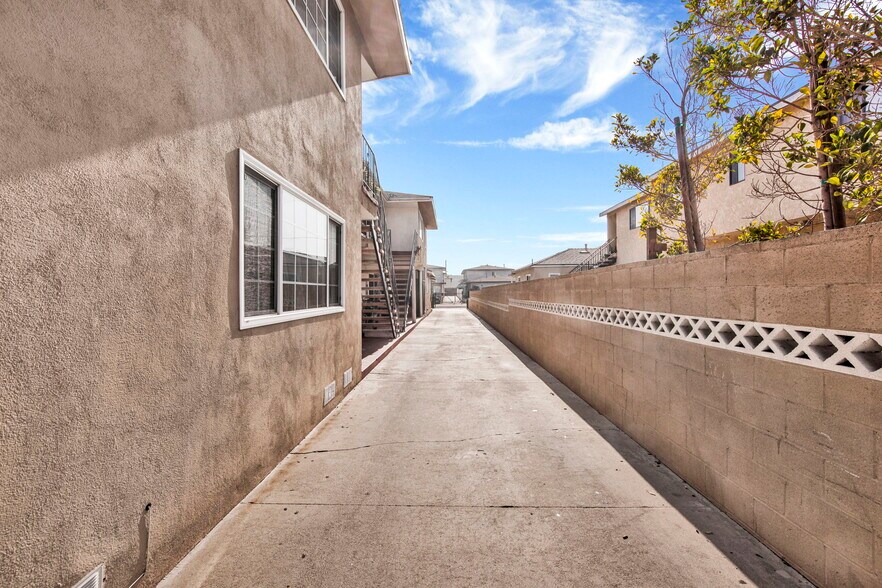 More Photos Of 4351 W 142nd St, Hawthorne Apartments For Sale