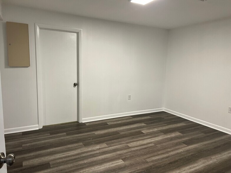 More Photos Of 900 Boston Post Rd, Old Saybrook Storefront Retail Office For Sale