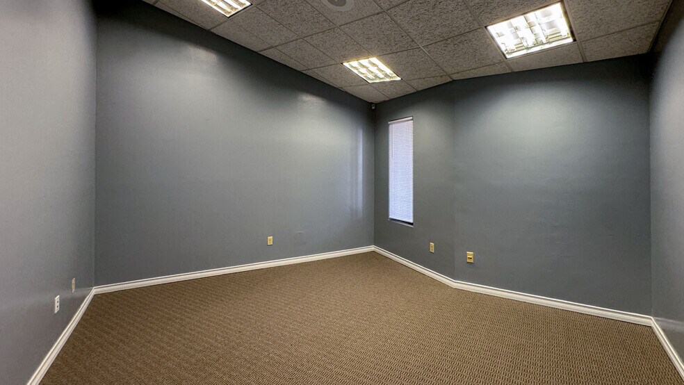 More Photos Of 1525 Common Dr, El Paso Flex For Lease