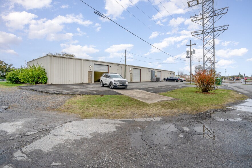 More Photos Of 110-128 Armstrong St, Gastonia Light Manufacturing For Sale